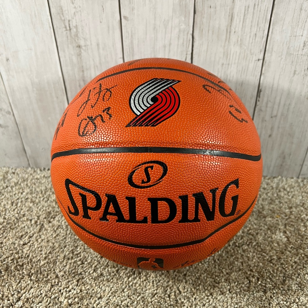 Portland Trailblazers Team Signed Full Size Basketball‎ Game Issue
